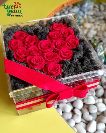Miegančių rožių dėžutė "Love" | Gėlės