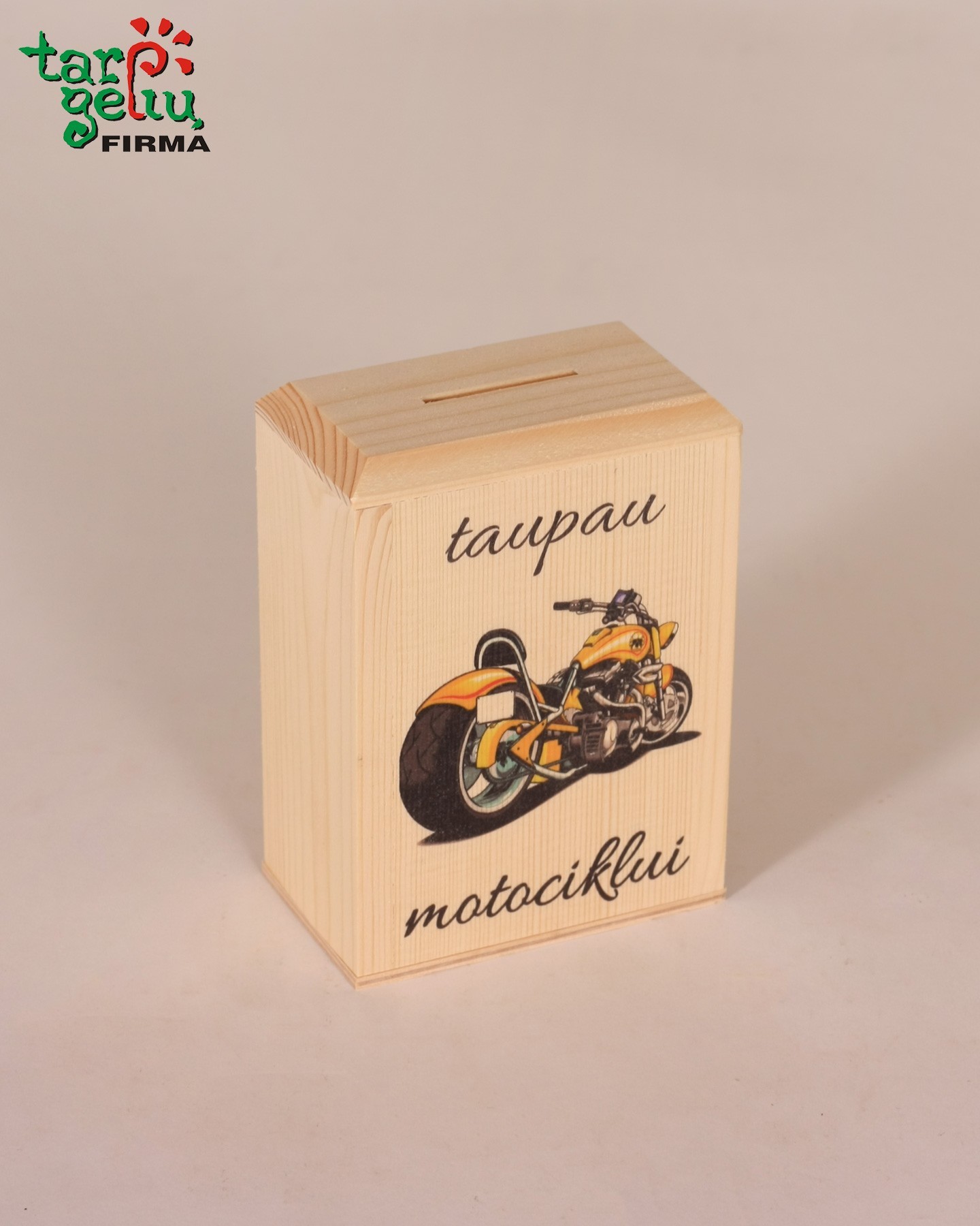 Medinė taupyklė su užrašu ir piešiniu "Taupau motociklui". | Dovanos