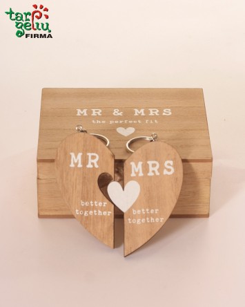 Raktų pakabukai dvi širdelės pusės medinėje dėžutėje "Mr & MRS" | Dovanos